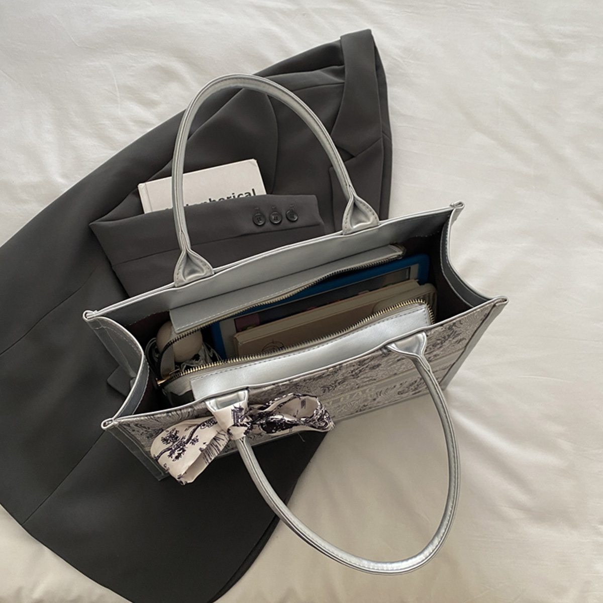 高級感あふれるエレガントな女性用トートバッグ、刺繍ブーケ柄P - Luxury Bags Collection のレビューと価格