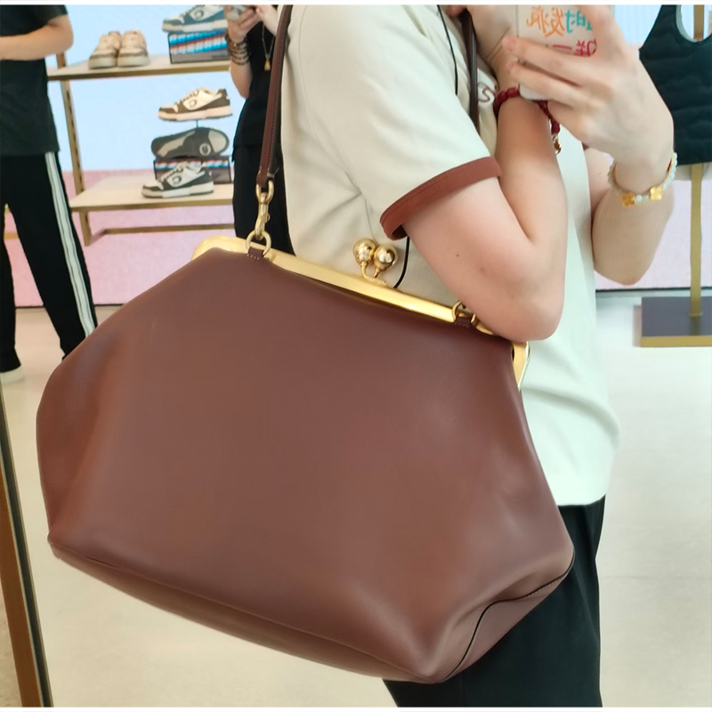 ブランドの女性のショルダーバッグ絶妙な不規則なデザインの貝殻 - Luxury Bags Everyday のレビューと価格