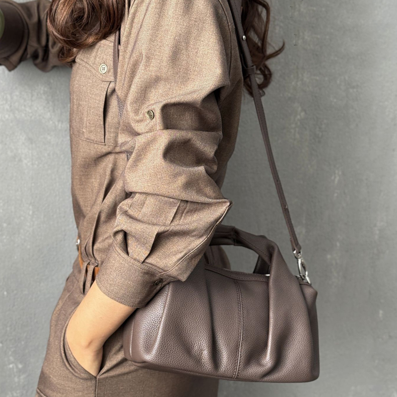 カスタムイニシャルレザー枕バッグ女性のための高級デザイナーハ - Luxury Bags In Japan のレビューと価格