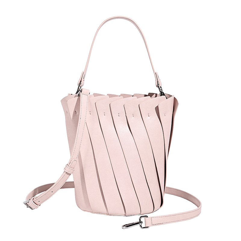 有名デザイナーによるファッショナブルなミニマリストレザーおむ - Luxury Bags Paris のレビューと価格