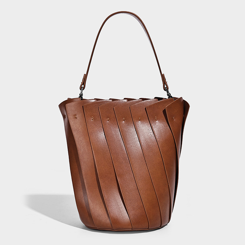 有名デザイナーによるファッショナブルなミニマリストレザーおむ - Luxury Bags Paris のレビューと価格