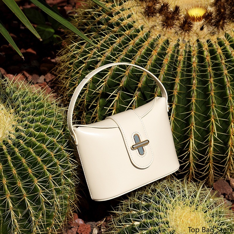 ミニマリストな日常使いのカジュアルミニクロスボディバッグ（女 - Luxury Bags Everyday のレビューと価格